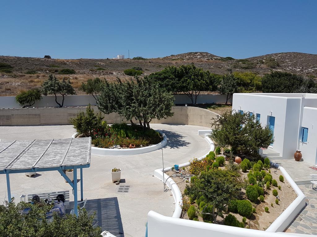 Sarakiniko Rooms Adamantas  Exterior photo